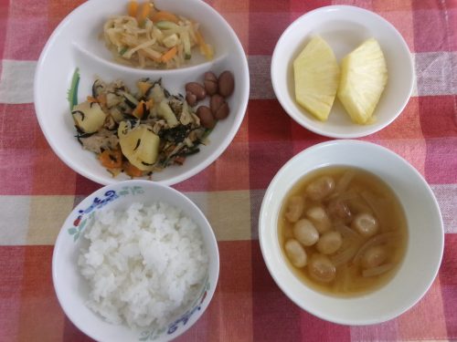 給食メニュー